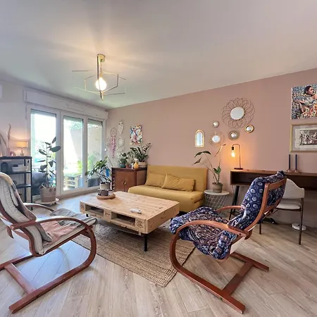 Le Reveur - Climatise Avec Balcon - Parking Apartment *